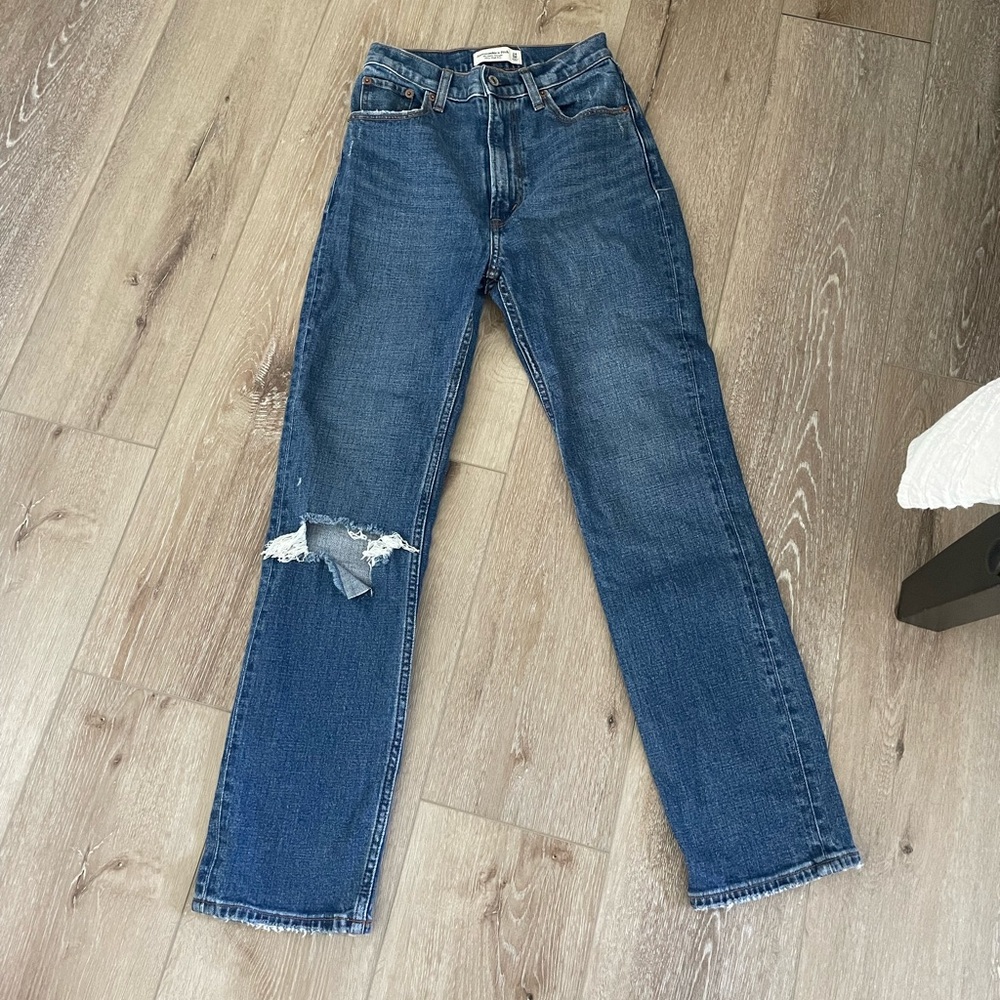 •Abercrombie and Fitch• Ankle Straight Jeans